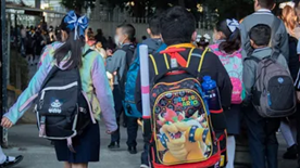 Regresan a clases más de 1.3 millones de estudiantes con horario de invierno y medidas contra el frío