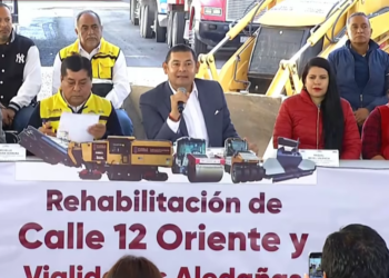 Gobernador Alejandro Armenta supervisa rehabilitación de vialidades en la colonia El Cristo