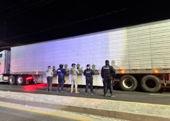 Recuperan tractocamión robado en Puebla; conductor se encuentra ileso