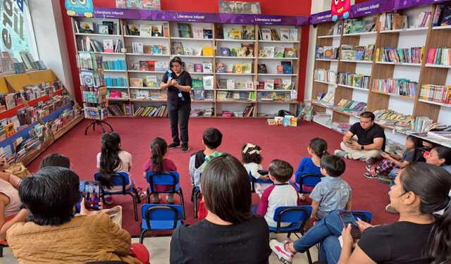 Recibe Librería CCU a niños en la “Hora mágica de los cuentos”