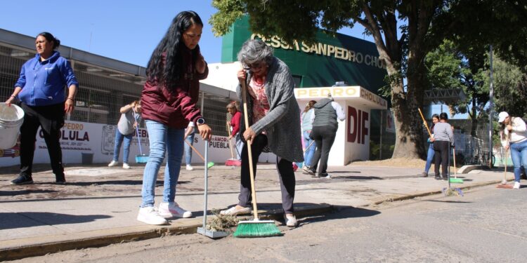 Encabeza Lupita Fernández faena comunitaria en el DIF Municipal