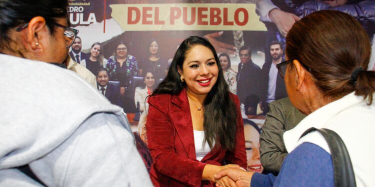 Refrenda Tonantzin Fernández cercanía y sensibilidad con las y los cholultecas a través del “Miércoles del Pueblo”