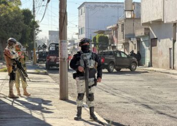 Fuerte operativo y cateo en la zona del Mercado Morelos