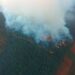Realizan vuelos en helicóptero para combatir incendio forestal en Vicente Guerrero