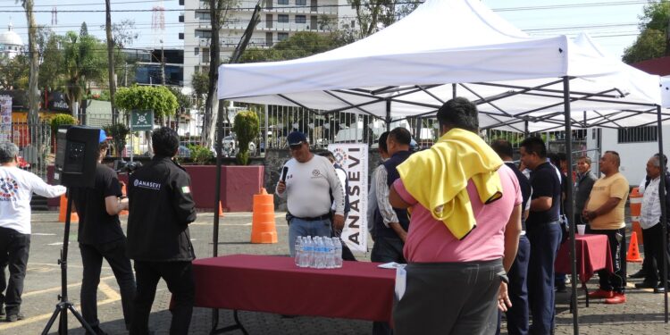 Capacitación a operadores de transporte público reduce consumo de combustible y emisiones en Puebla