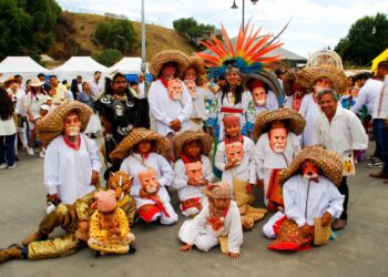Tonantzin Fernández encabeza peregrinación de danzas hacia la Gran Pirámide