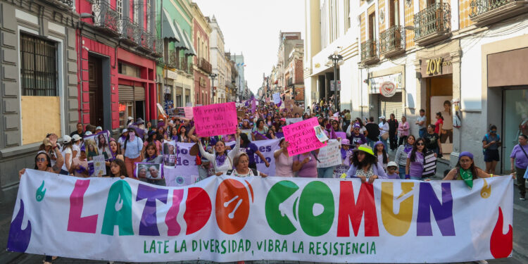 Saldo blanco tras movilizaciones del 8M en Puebla; participaron más de 17 mil mujeres