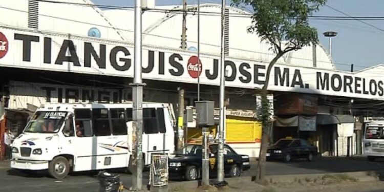 SSP y SEMAR detienen a tres por presunta extorsión en el mercado Morelos
