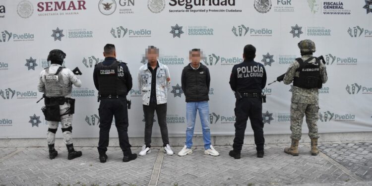 Detienen a dos  asaltantes de usuarios de RUTA en Puebla