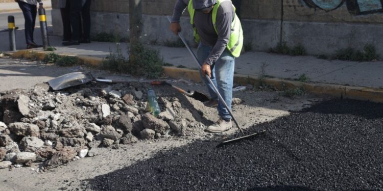 Continúa Pepe Chedraui con supervisión a trabajos de bacheo por diferentes zonas de la ciudad