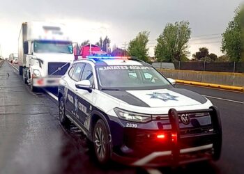 Recuperan tractocamión robado y rescatan ileso al operador en la México–Puebla, a la altura de Huejotzingo