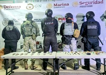 Decomisan armas hechizas, celulares y droga en penal de Huauchinango