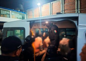 Trasladan a 15 reos de penal de Puebla a Tepexi; aseguran objetos prohibidos