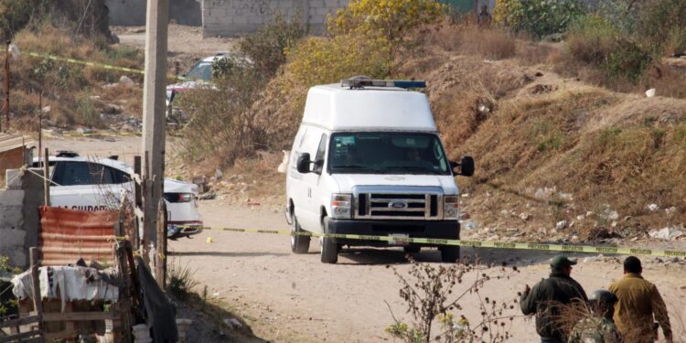 Localizan dos cuerpos embolsados en San Pablo Xochimehuacan