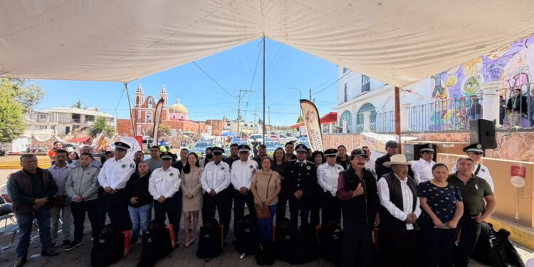 Rosy Díaz encabeza segunda entrega de patrullas y equipamiento para reforzar la seguridad en Tlahuapan
