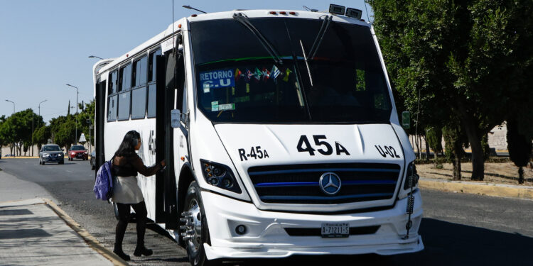Detectan a concesionarios que operan unidades piratas en el transporte público; ordena Armenta operativos