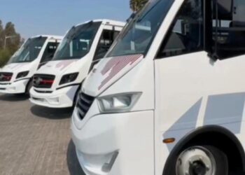 Entregan primer paquete de apoyos a concesionarios para renovación de unidades de transporte