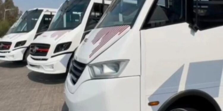 Entregan primer paquete de apoyos a concesionarios para renovación de unidades de transporte
