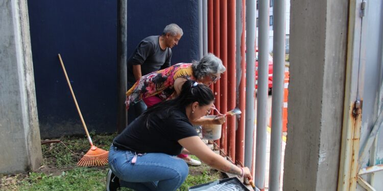 Realiza DIF Municipal segunda jornada de faena comunitaria en Casa del Abue