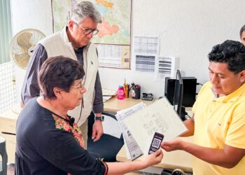 Avanza gobierno estatal en entrega de códigos QR a unidades en renovación