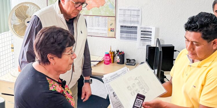 Avanza gobierno estatal en entrega de códigos QR a unidades en renovación