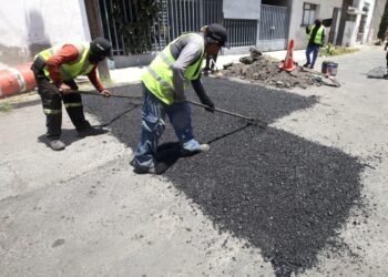 Intensifica Gobierno de Pepe Chedraui trabajos de bacheo en el Barrio El Refugio