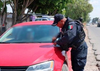 Implementan operativo interinstitucional en Tecamachalco para detectar vehículos robados