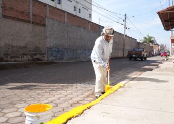 Tonantzin Fernández impulsa jornada de limpieza en Santiago Mixquitla