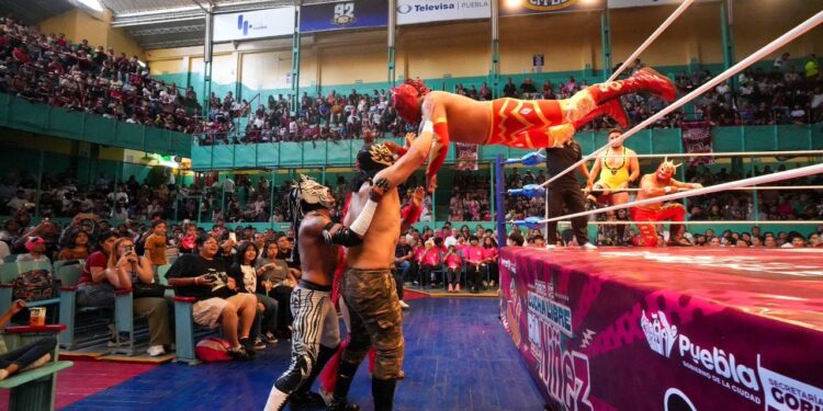Con función de lucha libre, Pepe Chedraui celebra el Día de la Niñez