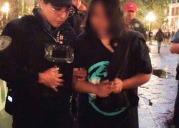 Localizan en Puebla a menor desaparecida en Veracruz; estaba en el Zócalo sana y salva