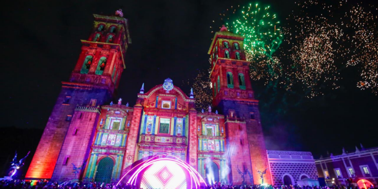 Glow llena Puebla: más de 150 mil personas al día impulsan turismo y economía local
