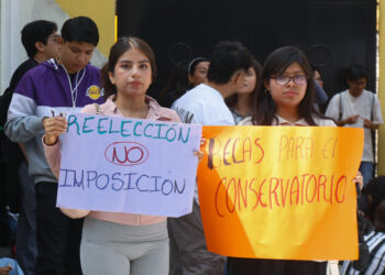 Estudiantes del conservatorio bloquean la 11 Norte-Sur en Puebla,denuncian carencias académicas y administrativas