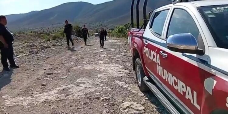 Localizan dos cuerpos con impactos de bala dentro de un vehículo en Nicolás Bravo