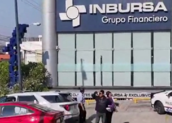 Presunto asalto en oficinas de Inbursa desata operativo y retención de empleados en Puebla