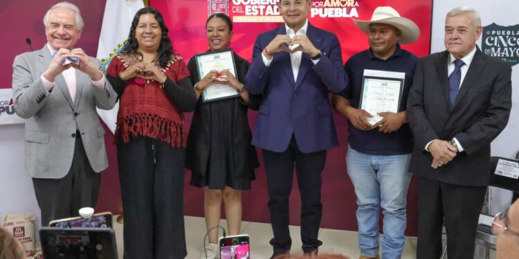 Mezcal poblano líder nacional con 118 municipios con denominación de origen
