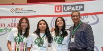 Estudiantes del COBAEP Ixcaquixtla avanzan a competencias nacionales e internacionales de ciencia