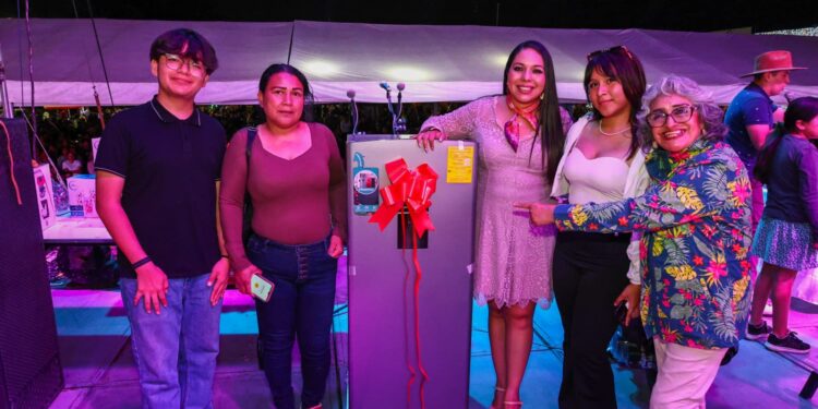 Tonantzin Fernández reúne a más de 5 mil mamás en gran festejo del Día de las Madres en San Pedro Cholula