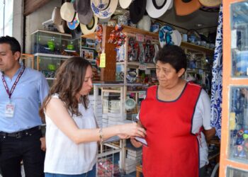 Gobierno de la Ciudad fortalece el cuidado del espacio público con acercamiento a locatarios de la Calle de los Dulces