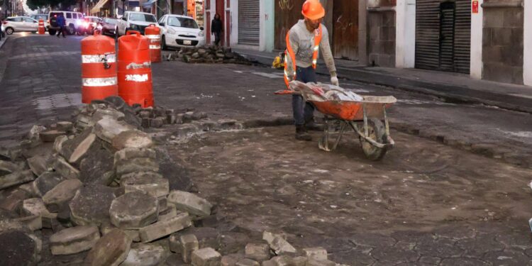 Realiza gobierno de Pepe Chedraui trabajos de bacheo en el Centro Histórico