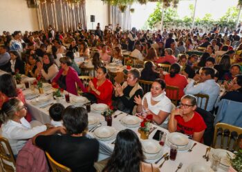 Gobierno de Tonantzin Fernández reconoce la trayectoria y esfuerzo del magisterio de San Pedro Cholula