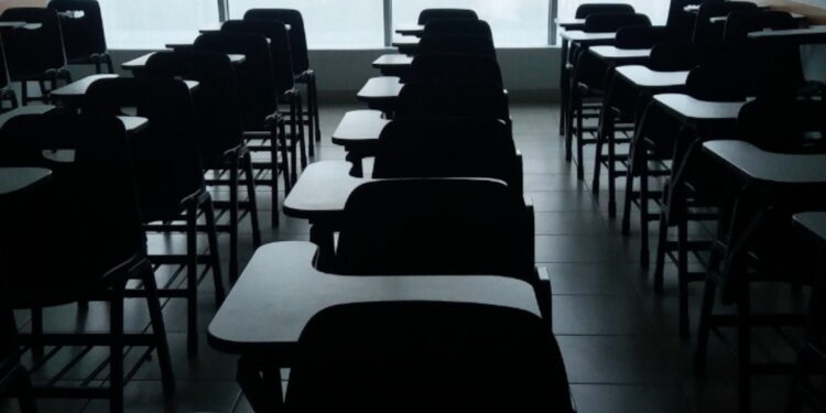 CNTE y Unión de Padres de Familia se lanzan contra la SEP por recortar calendario escolar