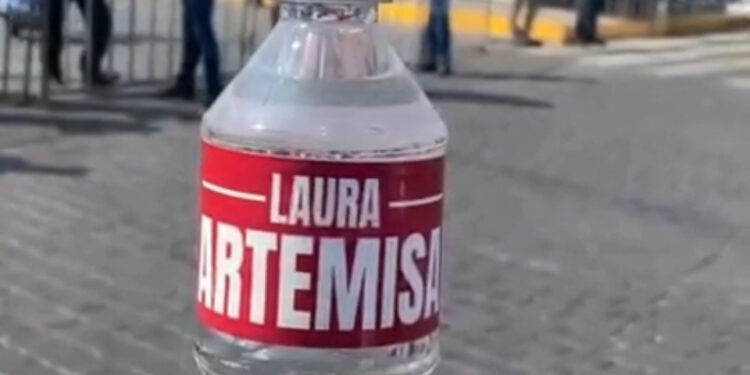 Artemisa se promociona en pleno desfile del 5 de Mayo