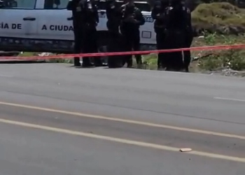 Localizan cuerpo encobijado en la carretera a San Miguel Canoa