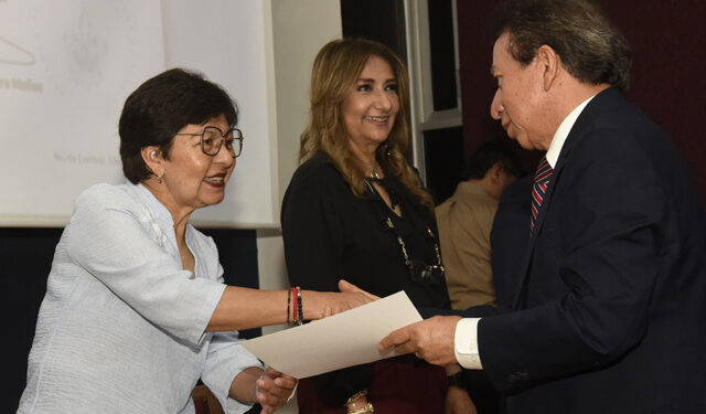 Reconocen a académicos de Contaduría BUAP en el Día del Contador Público