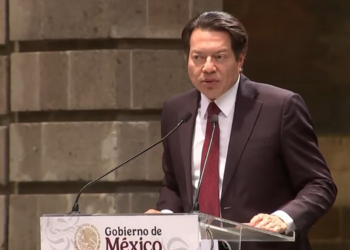 SEP anuncia aumento salarial del 9% para maestras y maestros en México