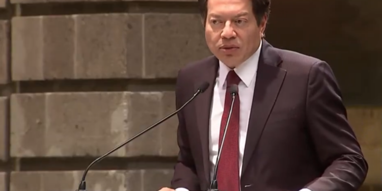 SEP anuncia aumento salarial del 9% para maestras y maestros en México