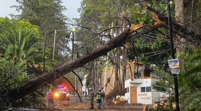 Intensa granizada provoca afectaciones en distintos puntos de Puebla capital