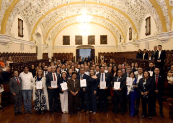 BUAP entrega certificados a la primera generación del Diplomado en Gestión Estratégica Administrativa