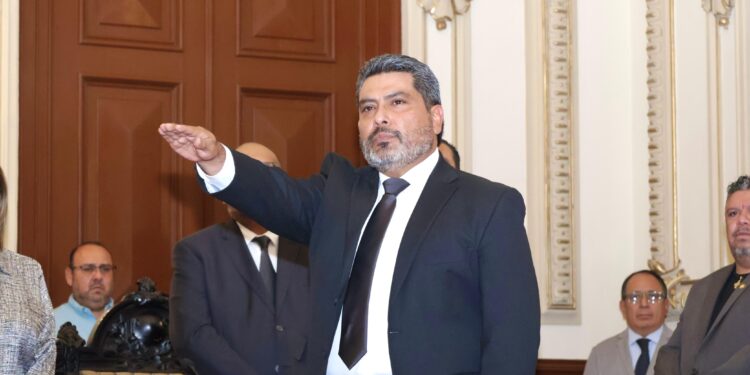 Nombra Cabildo a Alfonso Aguilar como secretario del Ayuntamiento de Puebla
