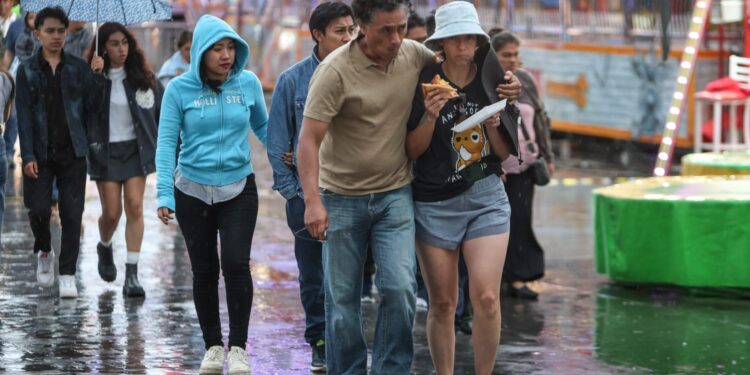 Feria de Puebla mantiene saldo blanco; más de 78 mil personas abarrotan conciertos de Los Tigres del Norte y Los Alameños